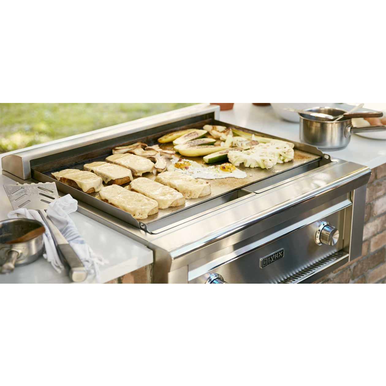 Lynx Asado 30-Inch Built-In Professional Flat Top Gas Grill - L30AG-LP/NG