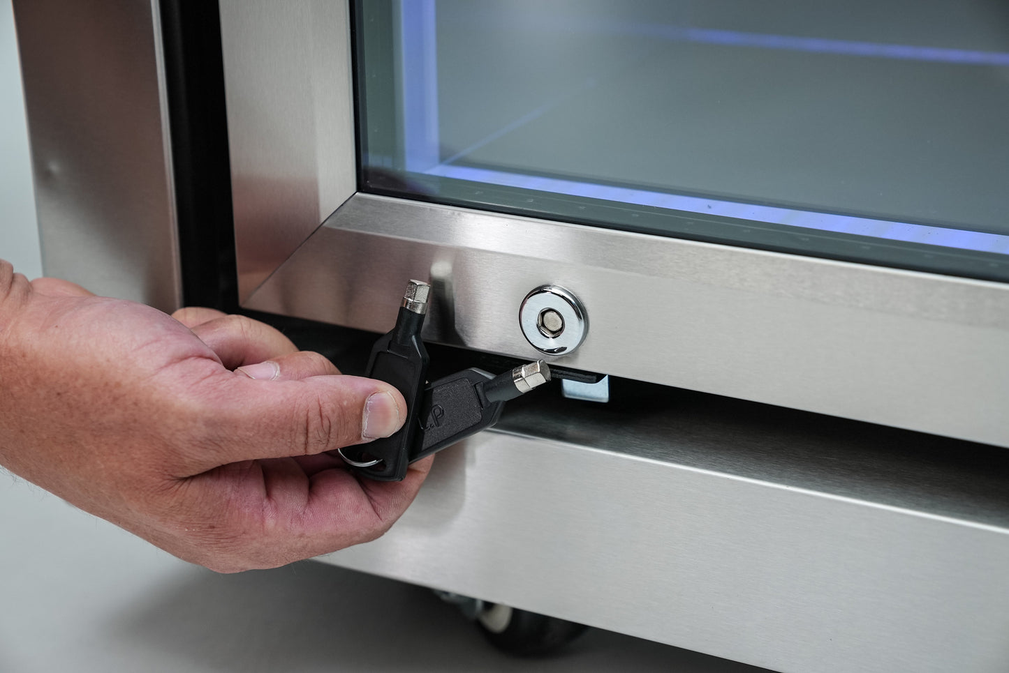 Mont Alpi 400 Deluxe BBQ Grill Island with L-Shape, Beverage Center, Extra Storage & Fridge - MAi400-D90BEVFCXL